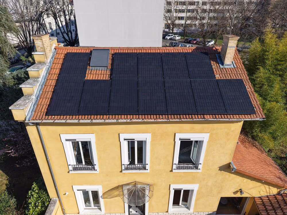 Maison équipée en panneaux solaires à Lyon 8e