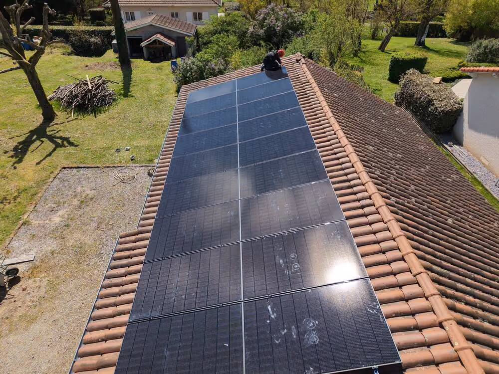 Maison équipée en panneaux solaires à Pouilly-les-Nonains