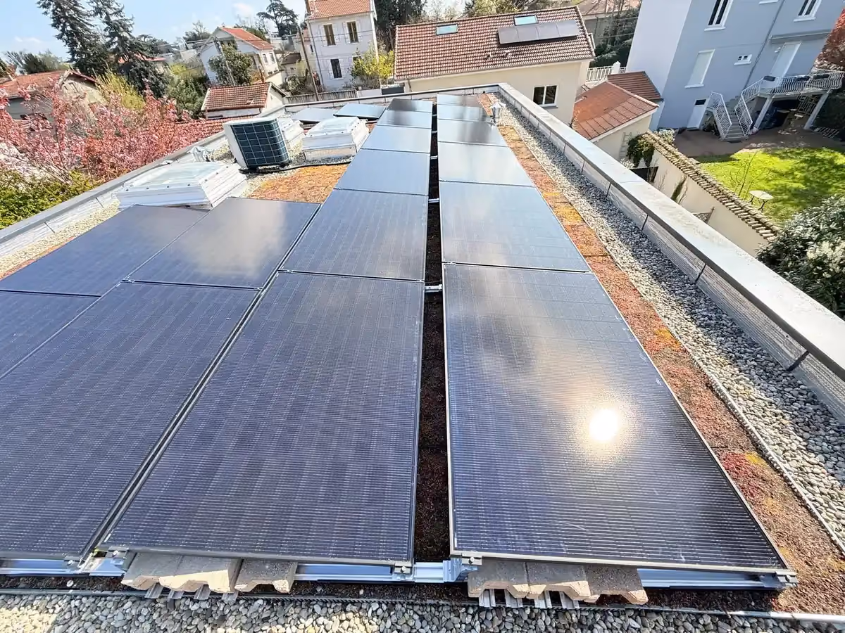 Panneaux solaires installés par Solday à Saint-Genis-Laval
