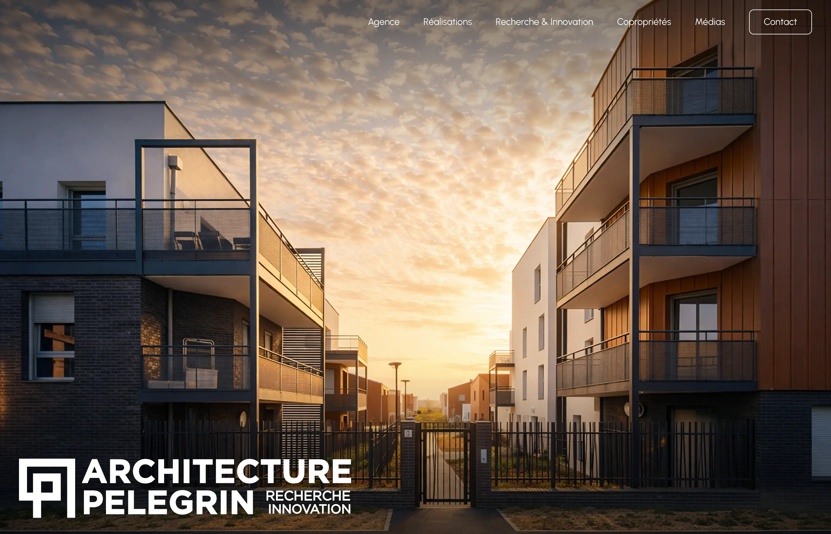 Aperçu du site Architecture Pélegrin refait sous Webflow, page d'accueil affichant les réalisations en plein écran