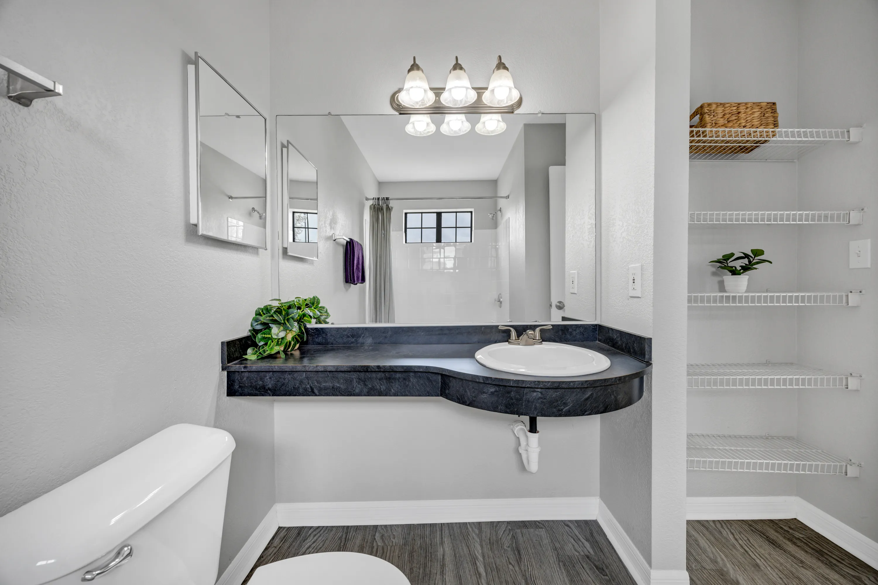 Private bathroom in the D1 apartment at The Foundry