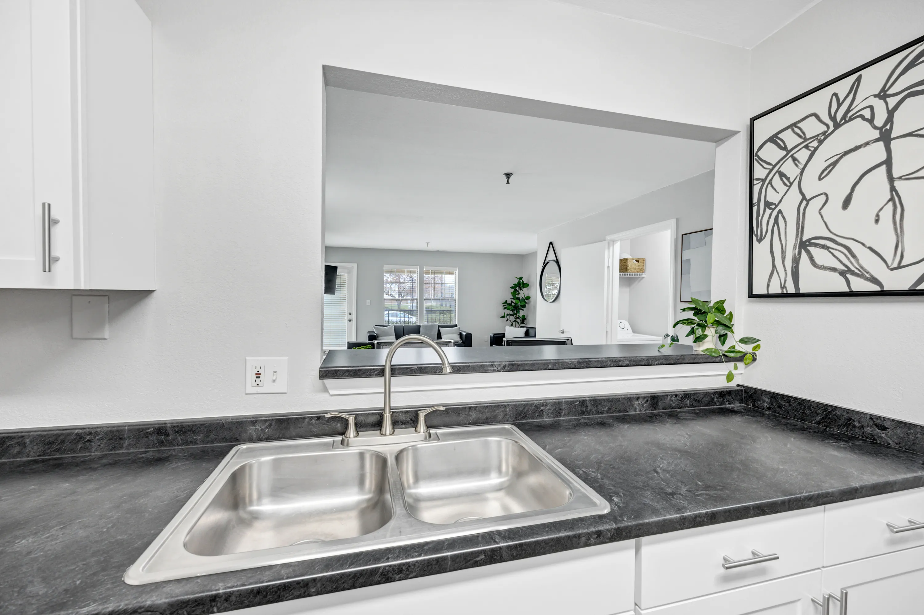 Kitchen in the C1 Premium apartment at The Foundry