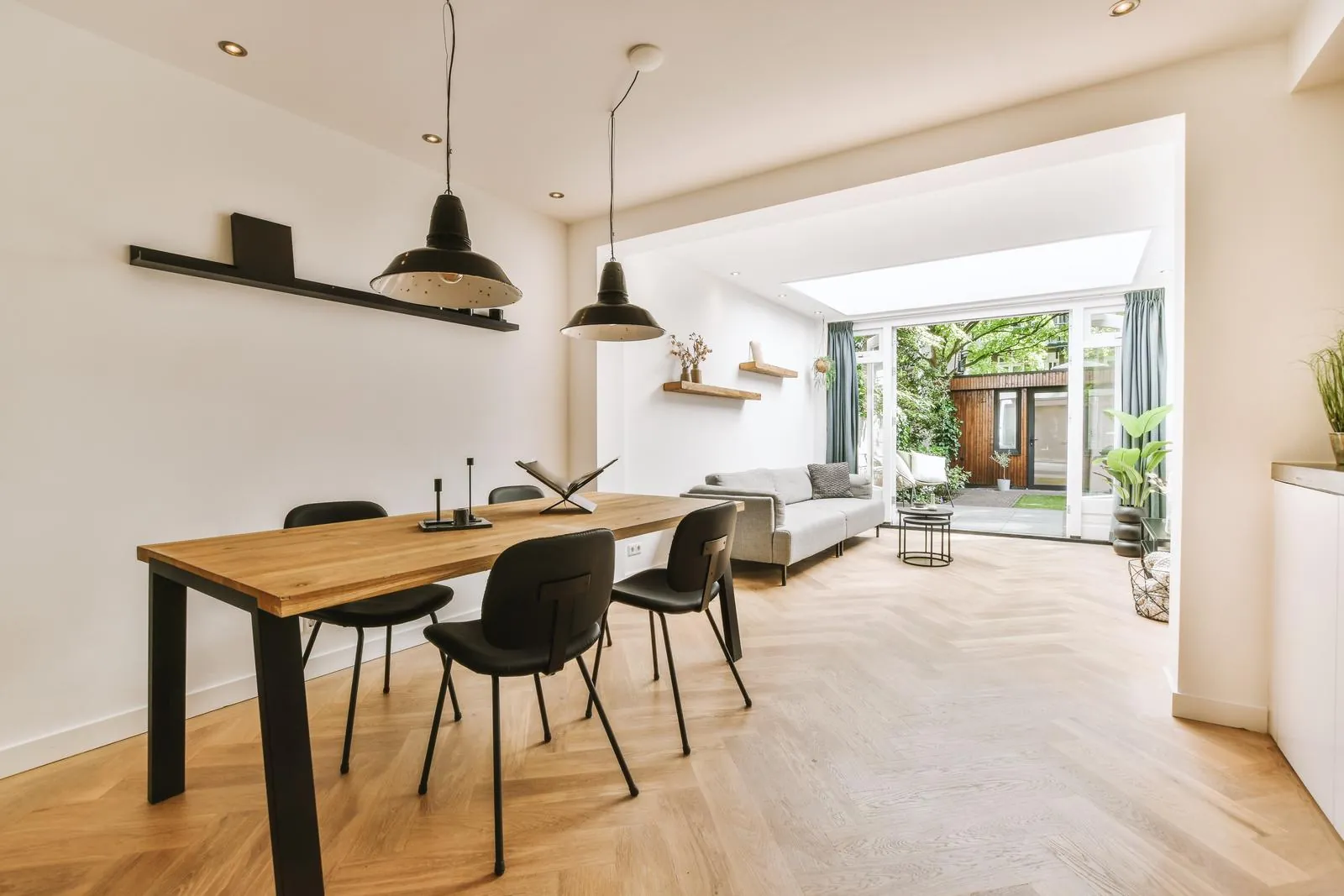 Why Should You Combine a Website and CRM in Real Estate?