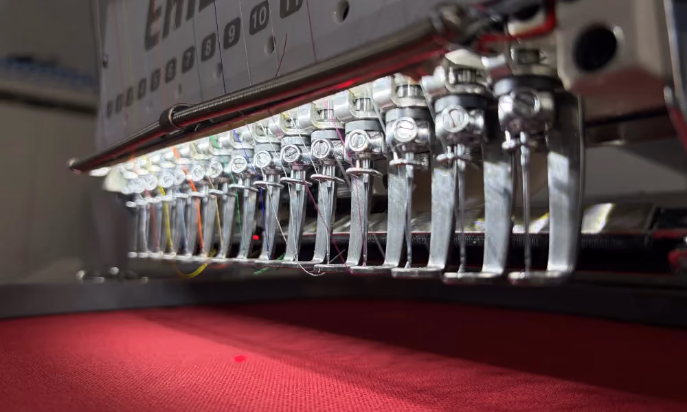 LED-Beleuchtung der EmbriX Pro Stickmaschine