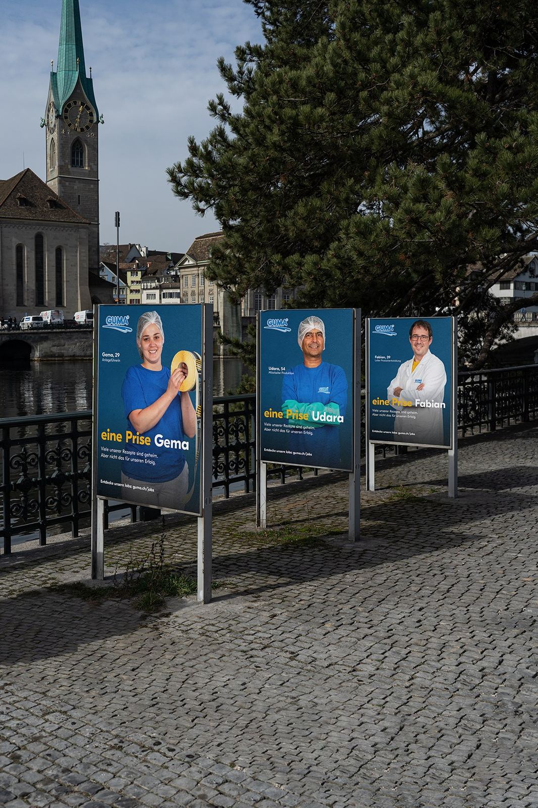 Drei Sujets der Guma Kampagne eine Prise an Plakatstellen an der Limmat in Zürich.