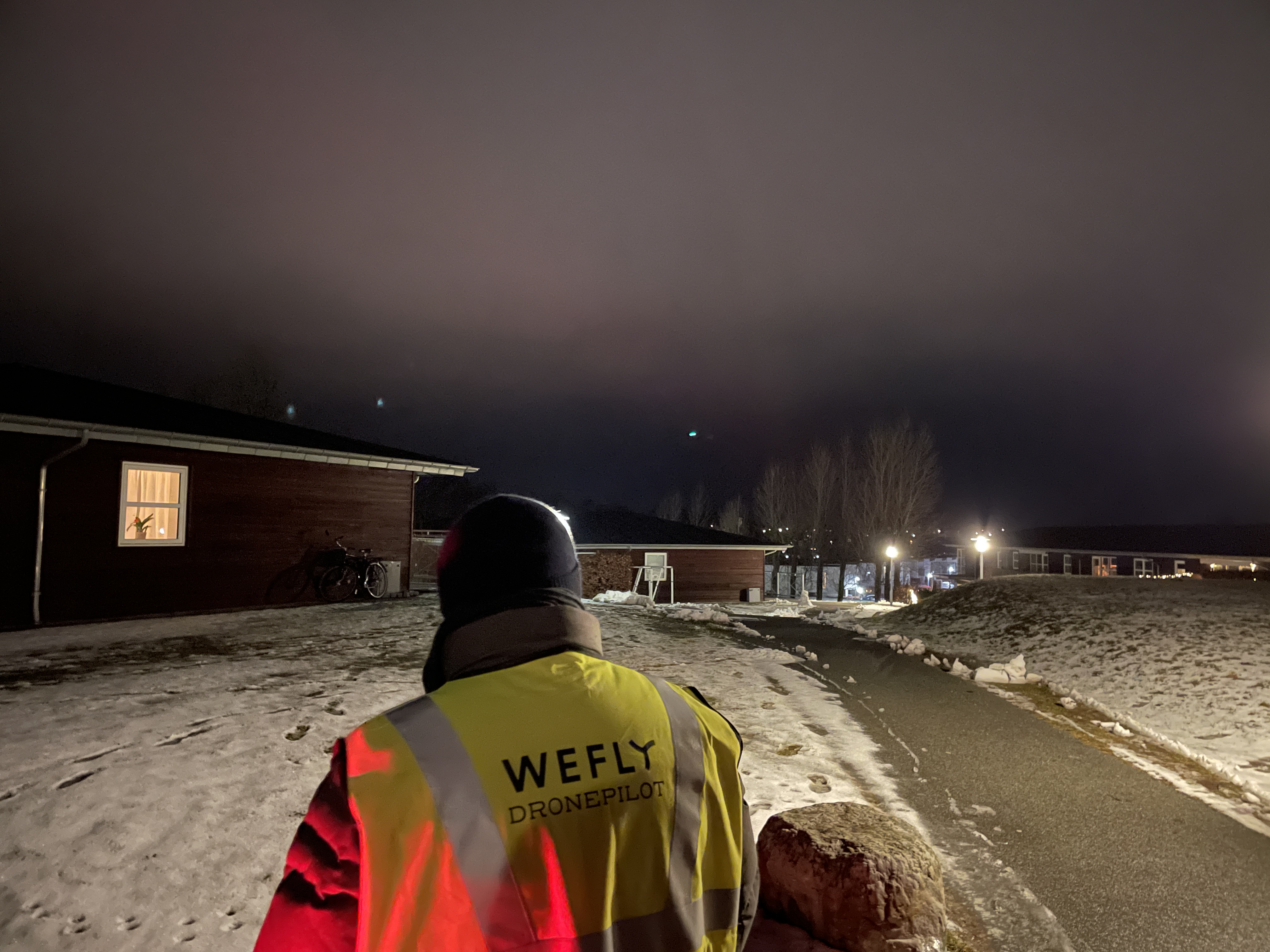 Inspektionsrapport vist på computer, tablet og telefon