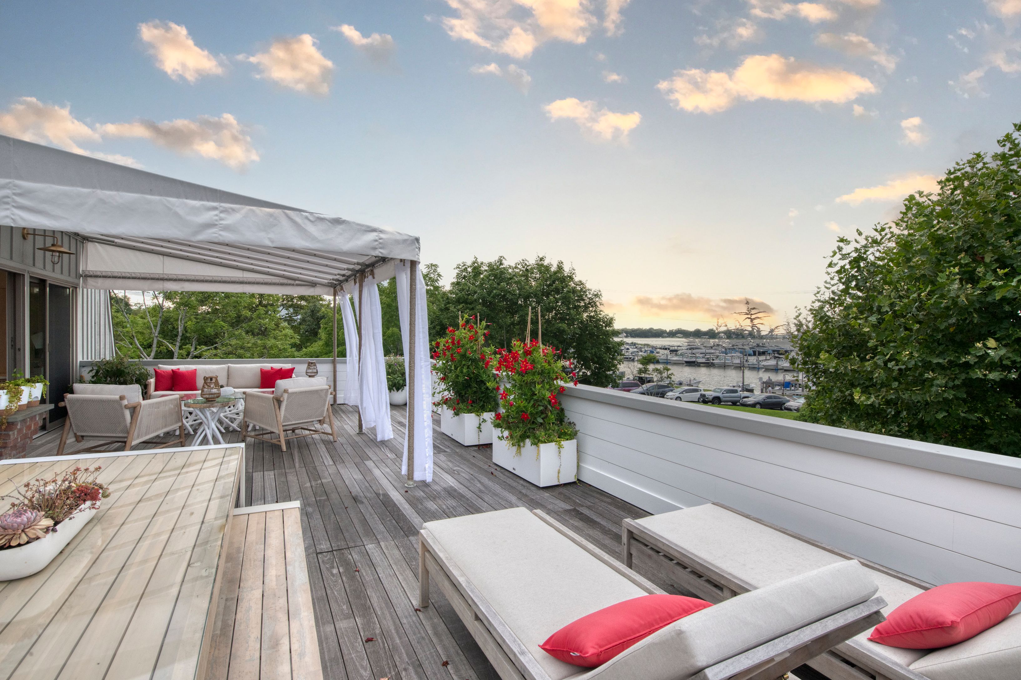 18 Bridge Street, Unit PH4D