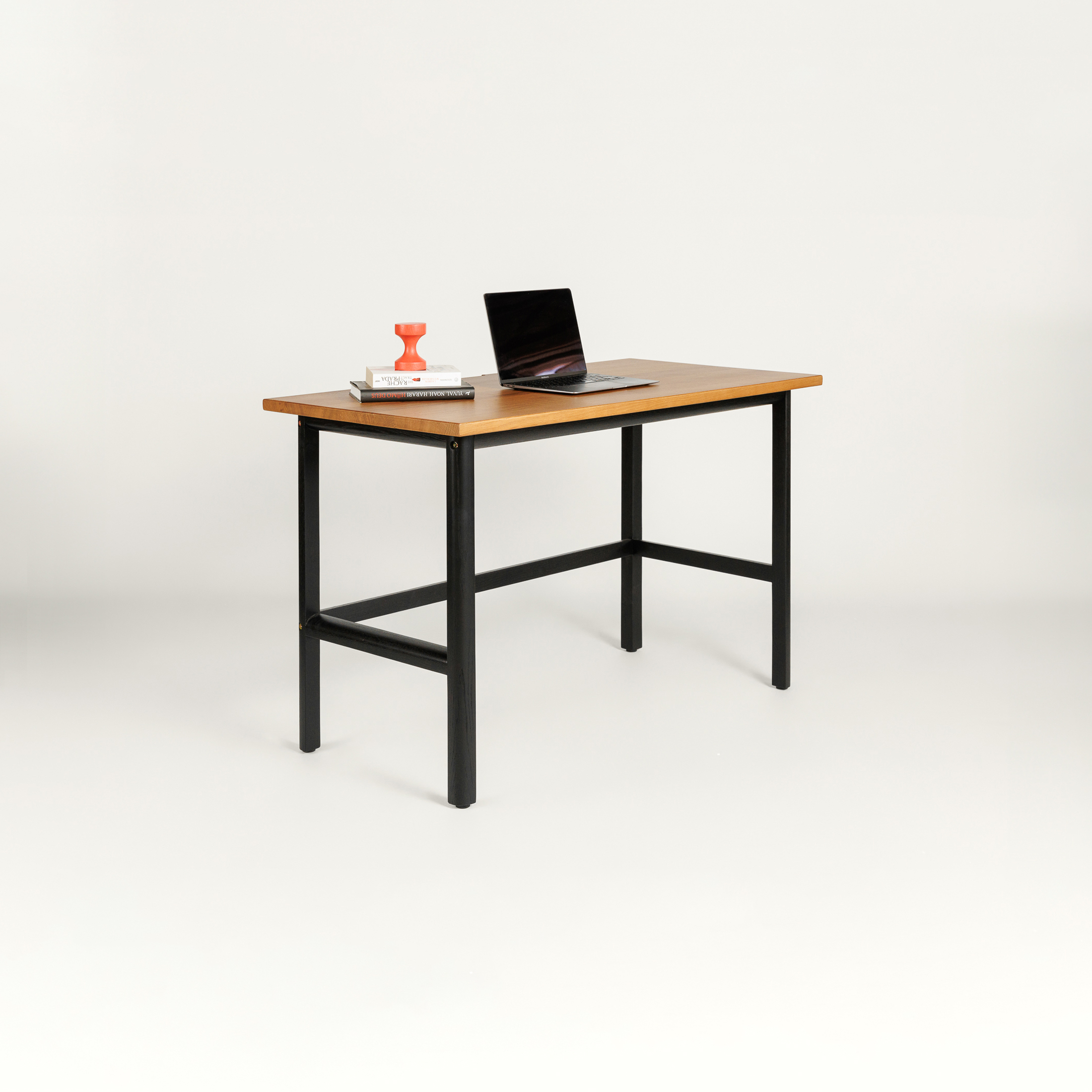 IAMDC Desk