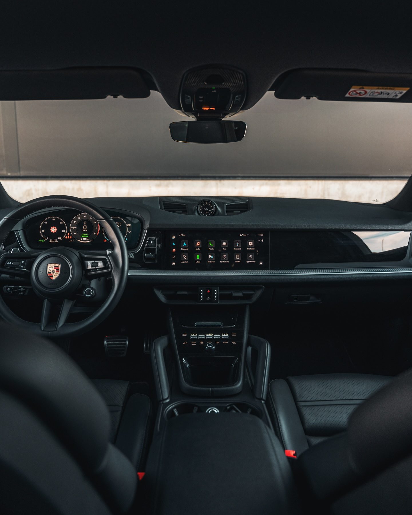 Puhdas Porsche 911:n sisätila