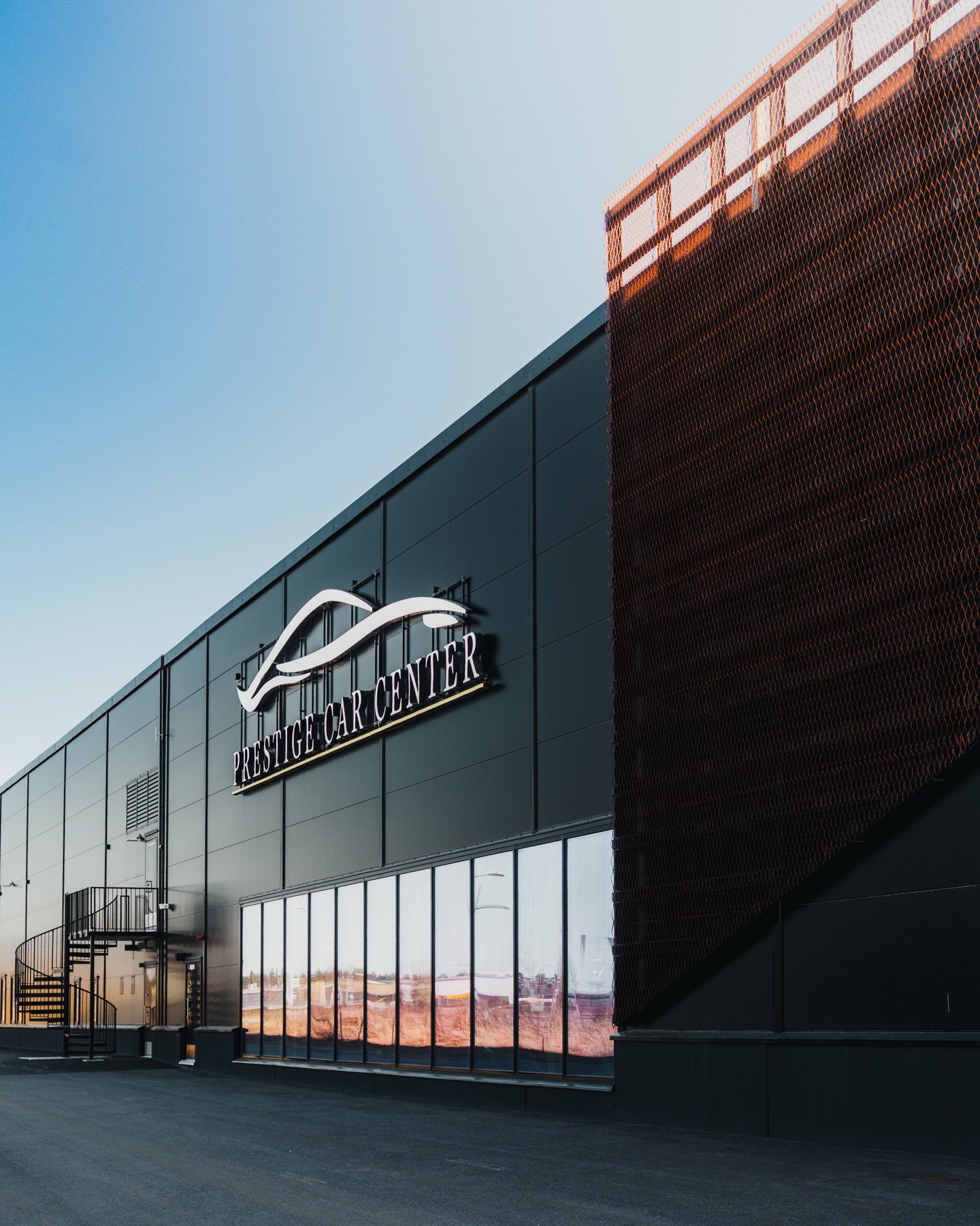 Prestige Car Centerin toimitilat Vaasassa ulkoa