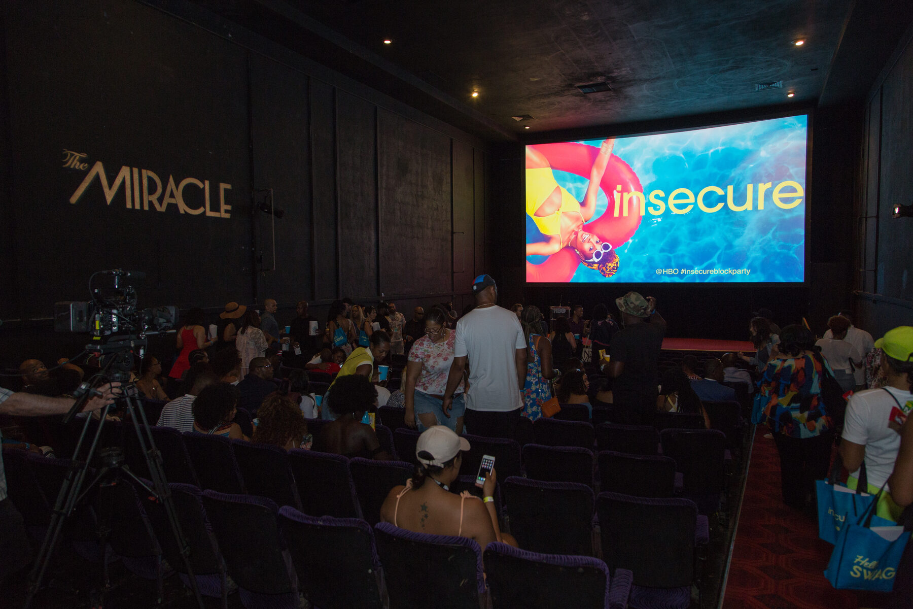 The house filling up before the screening