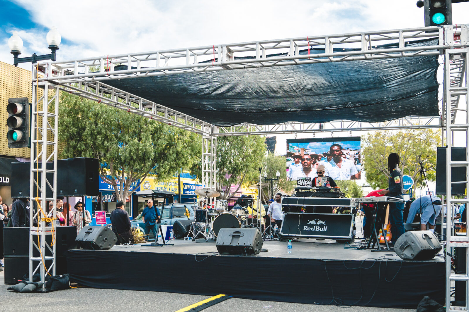 Outdoor stage built in the middle of Market Street