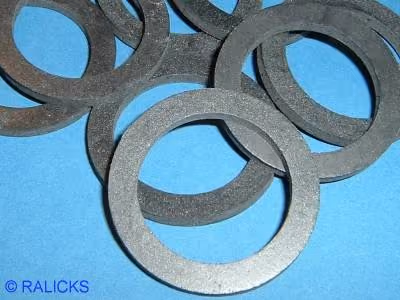 Gestanzte Flachdichtungen aus Werkstoff NBR 3mm dick - © Peter Gillar