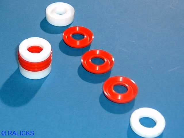 Satz Stangendichtungen Ausführung als Dachmanschetten mit spezieller Werkstoffkombination PUR und PTFE virginal