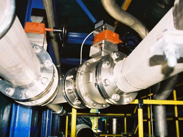 Edelstahl-Rohrleitungen für Lebensmittelindustrie - © Peter Gillar