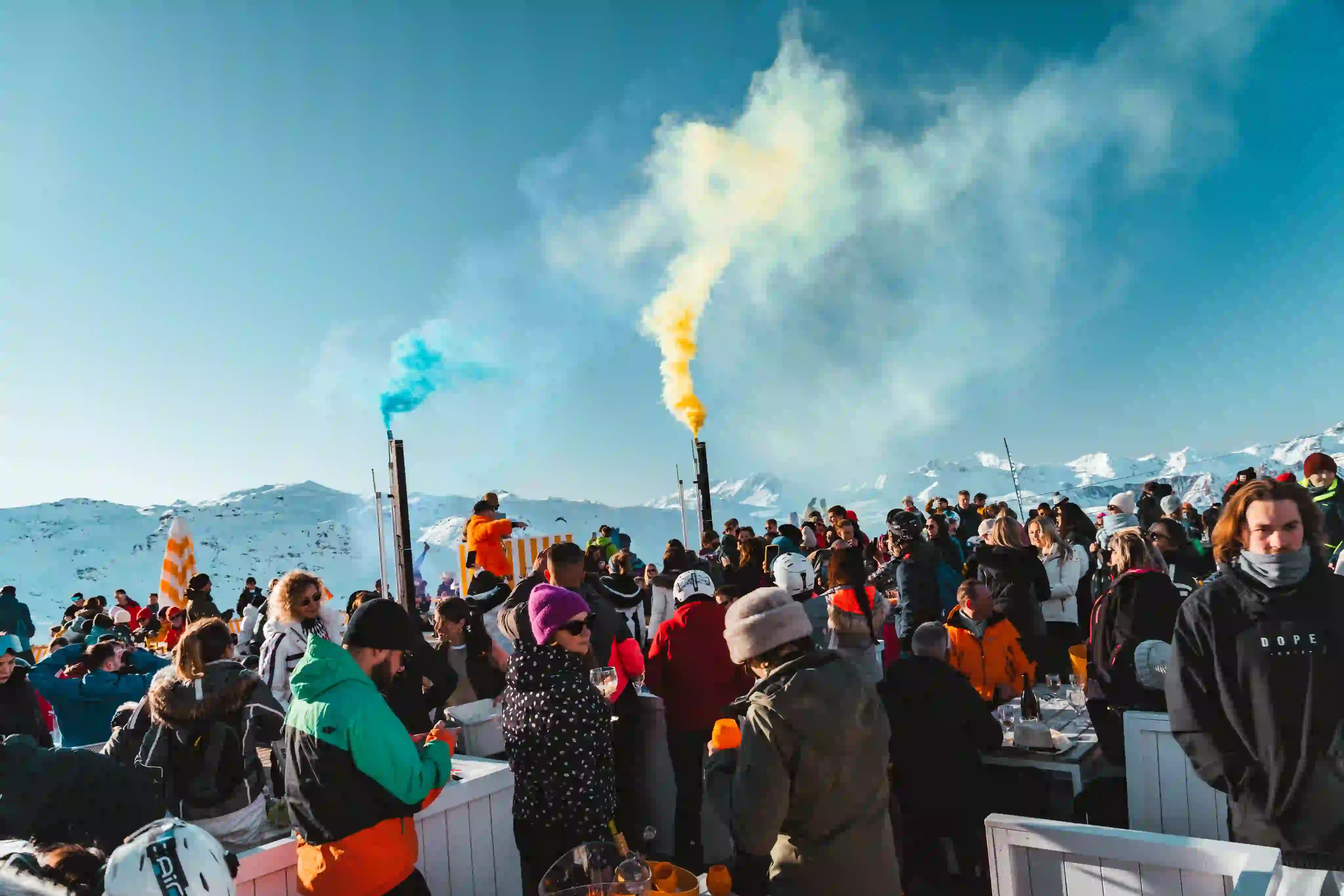 Fumée colorée lors d'une soirée en terrasse, °F7 Courchevel