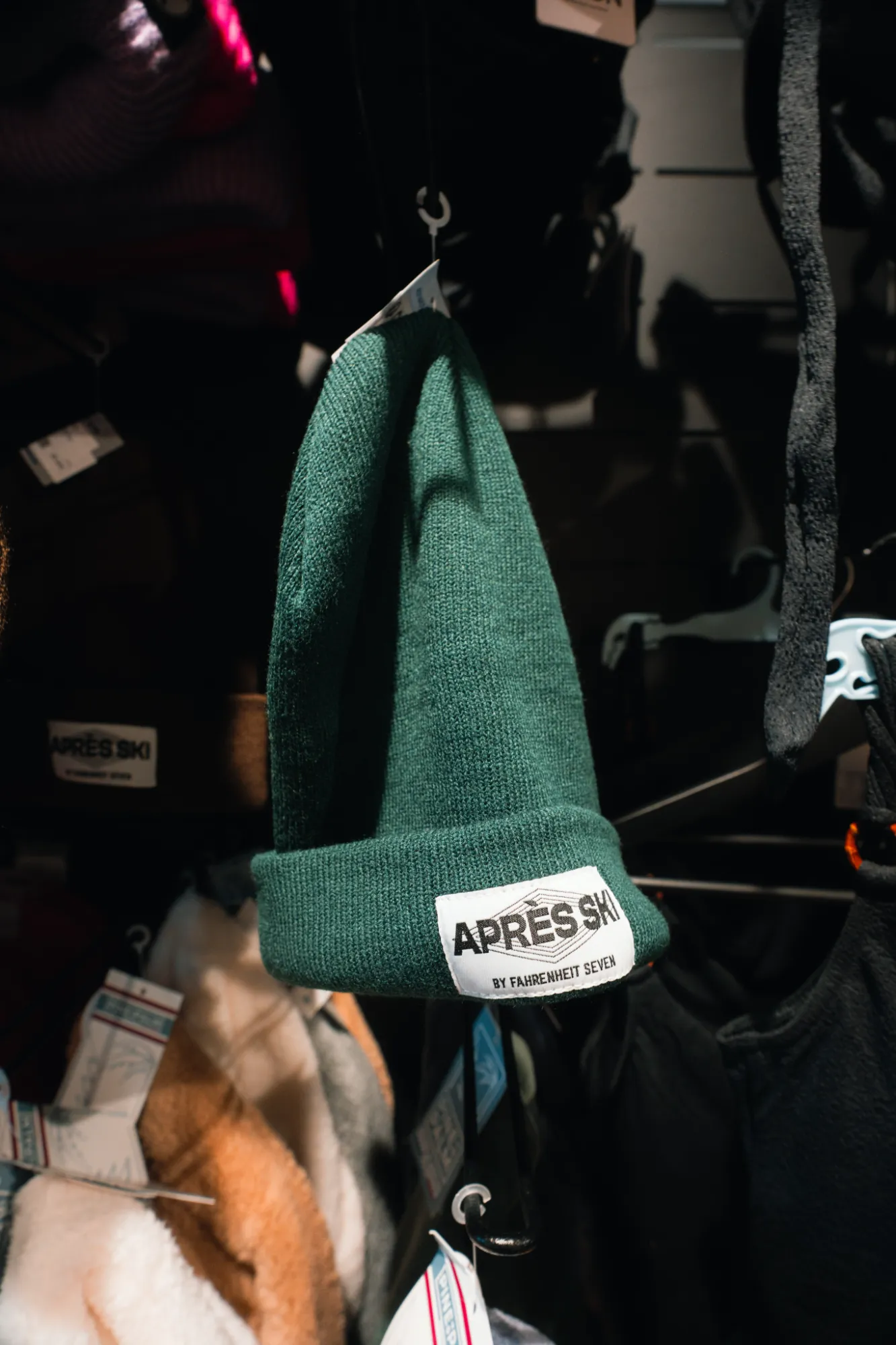 Bonnet d'après-ski vert, Ski Boutique °F7 Courchevel