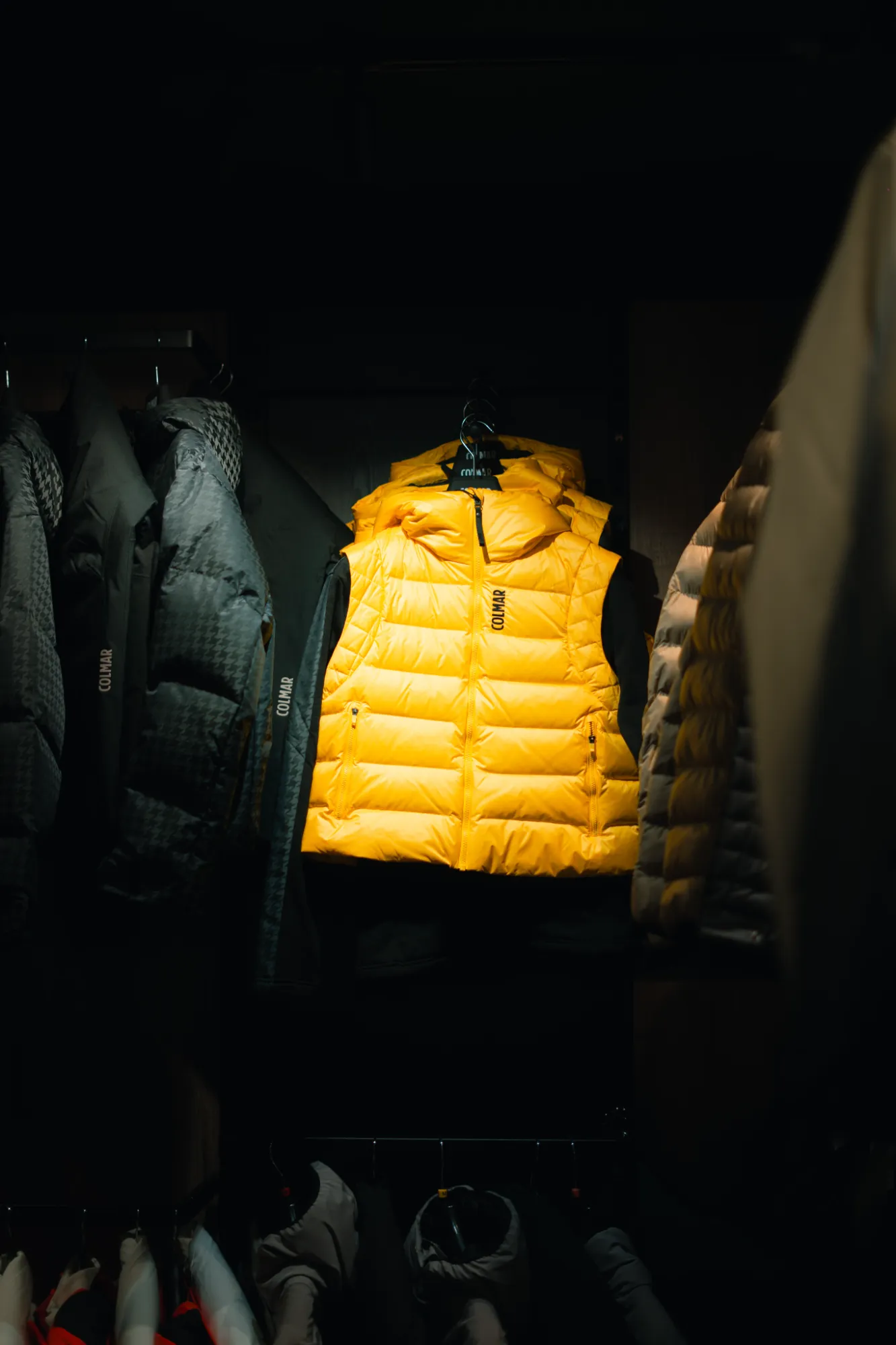 Doudoune jaune Colmar en vente à la Ski Boutique, °F7 Courchevel
