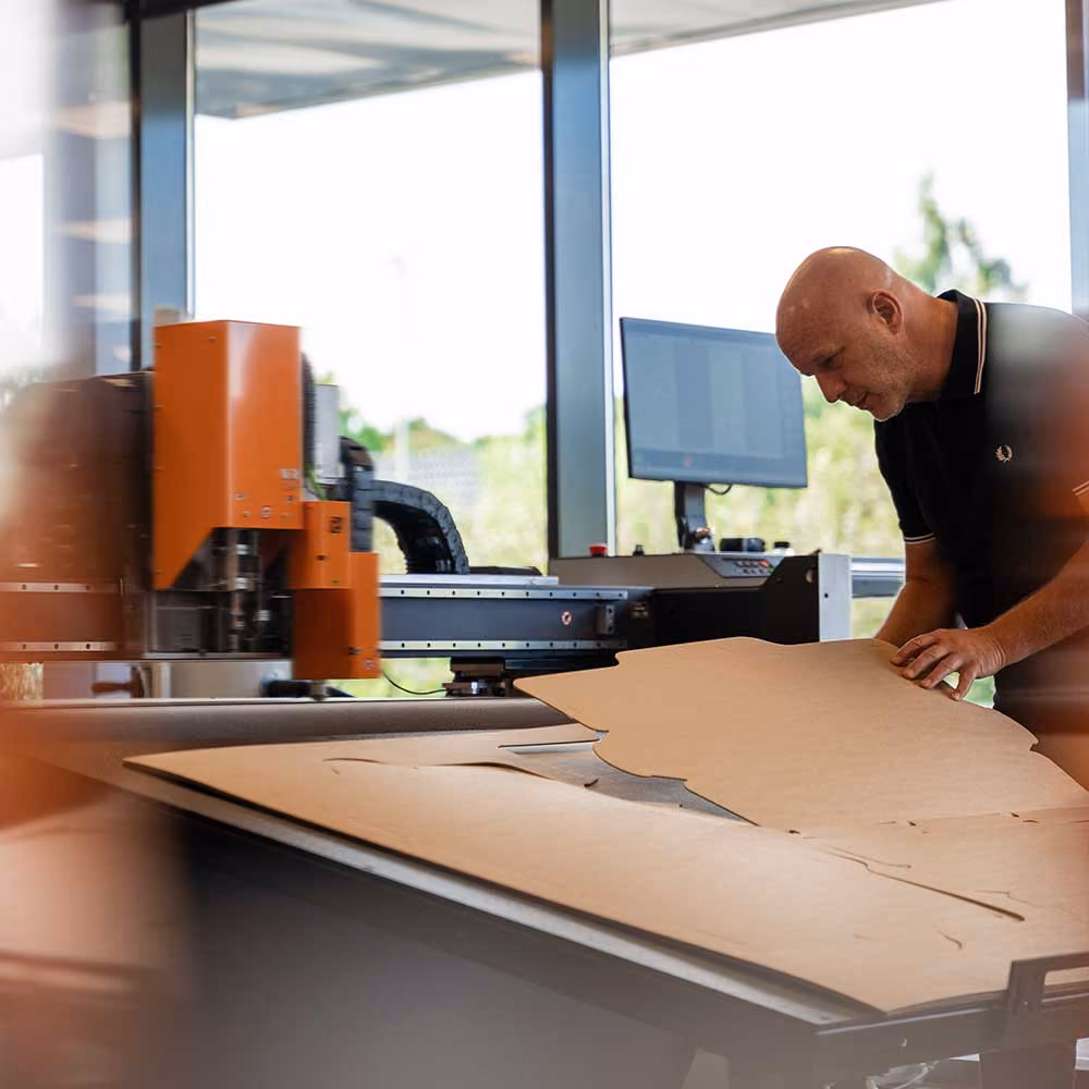 Operator checking out the quality of the cut on the output table of the Smart Material Handler
