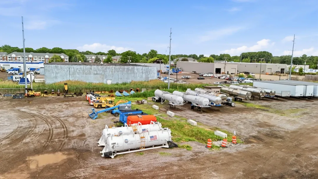 hm lot with tanks side by side