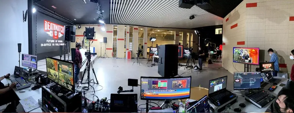 Un set tv show & live con l'attrezzatura segnalata