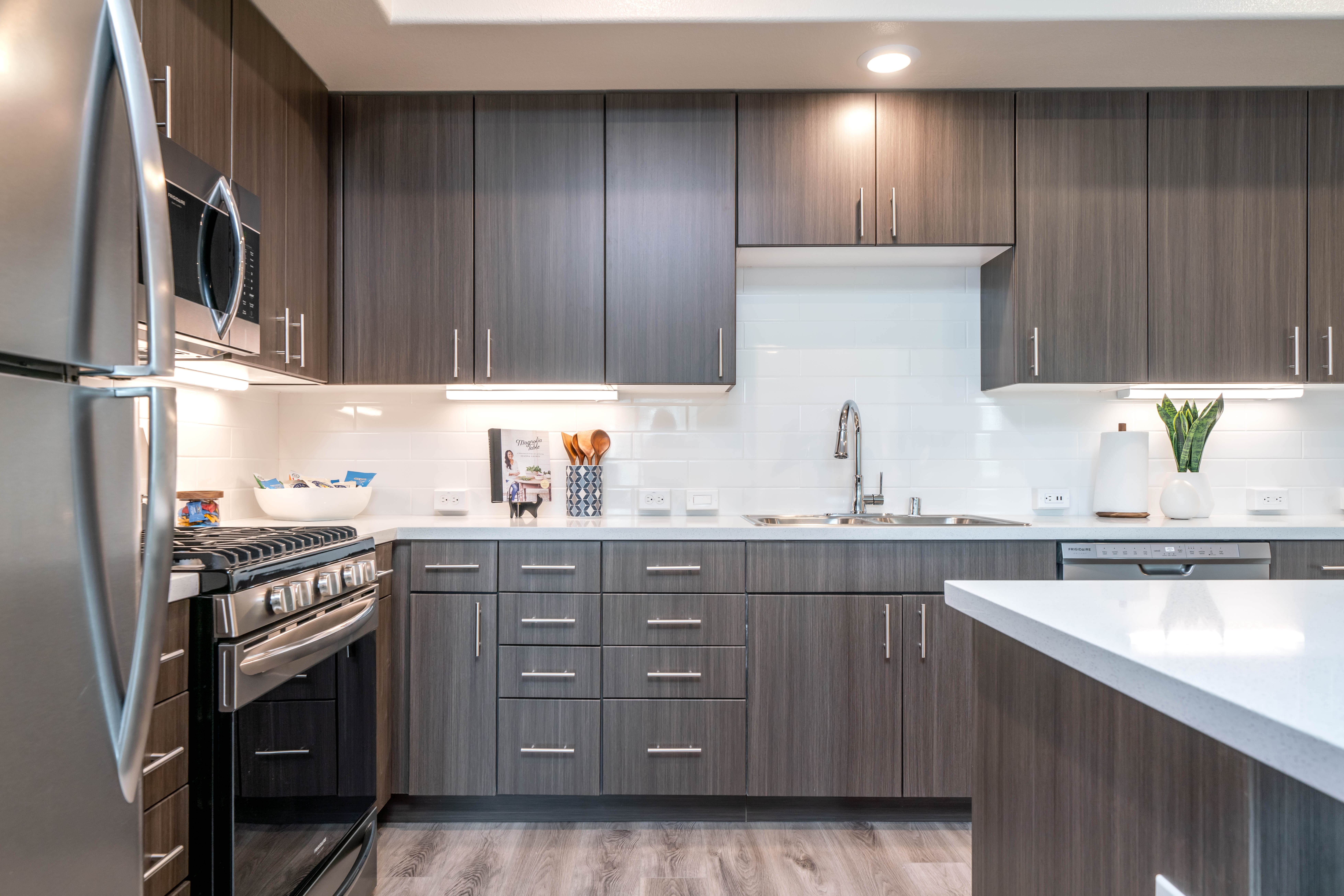 Kitchen island with quartz countertop and full stainless steel appliance suite