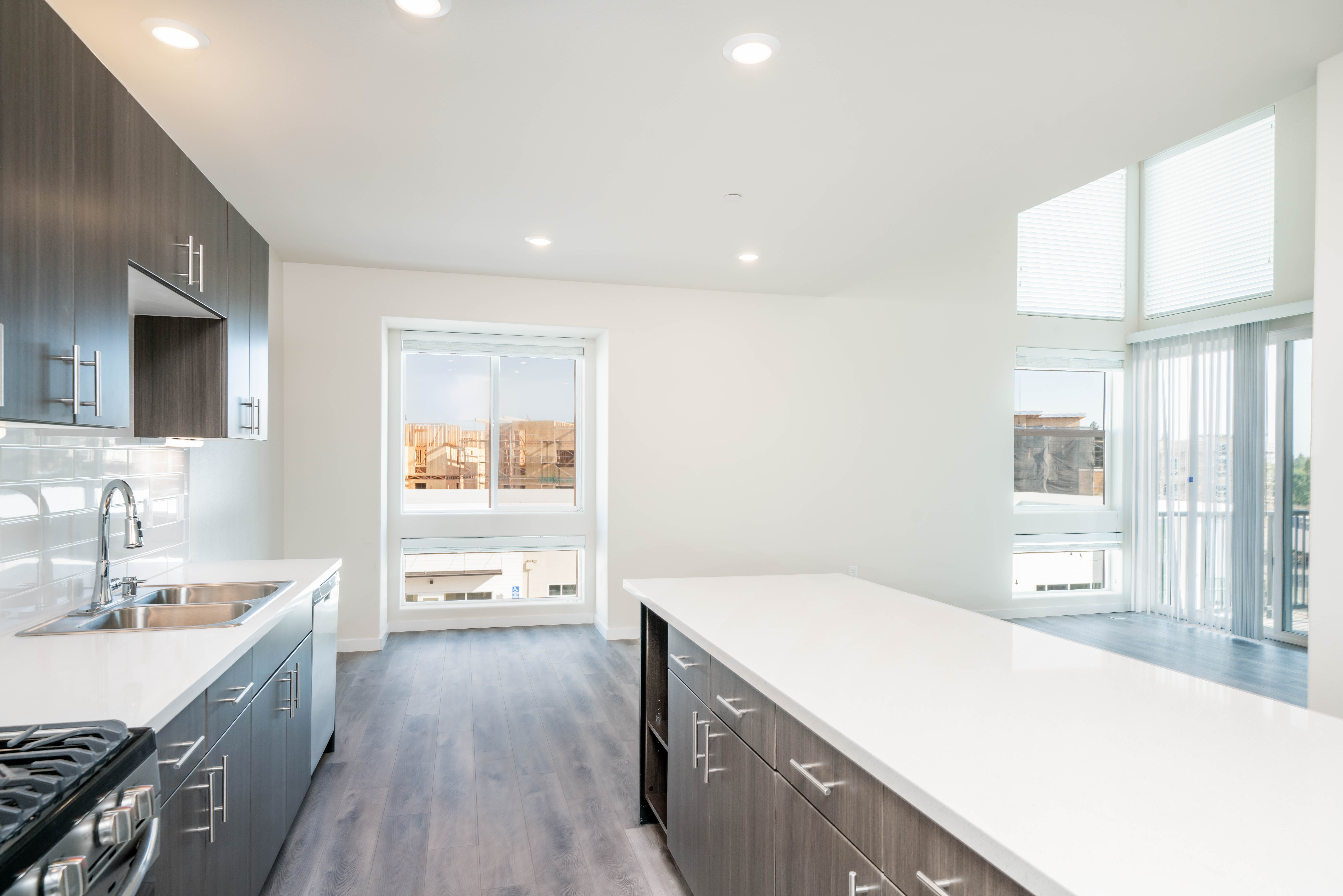 Kitchen island with quartz countertop and full stainless steel appliance suite