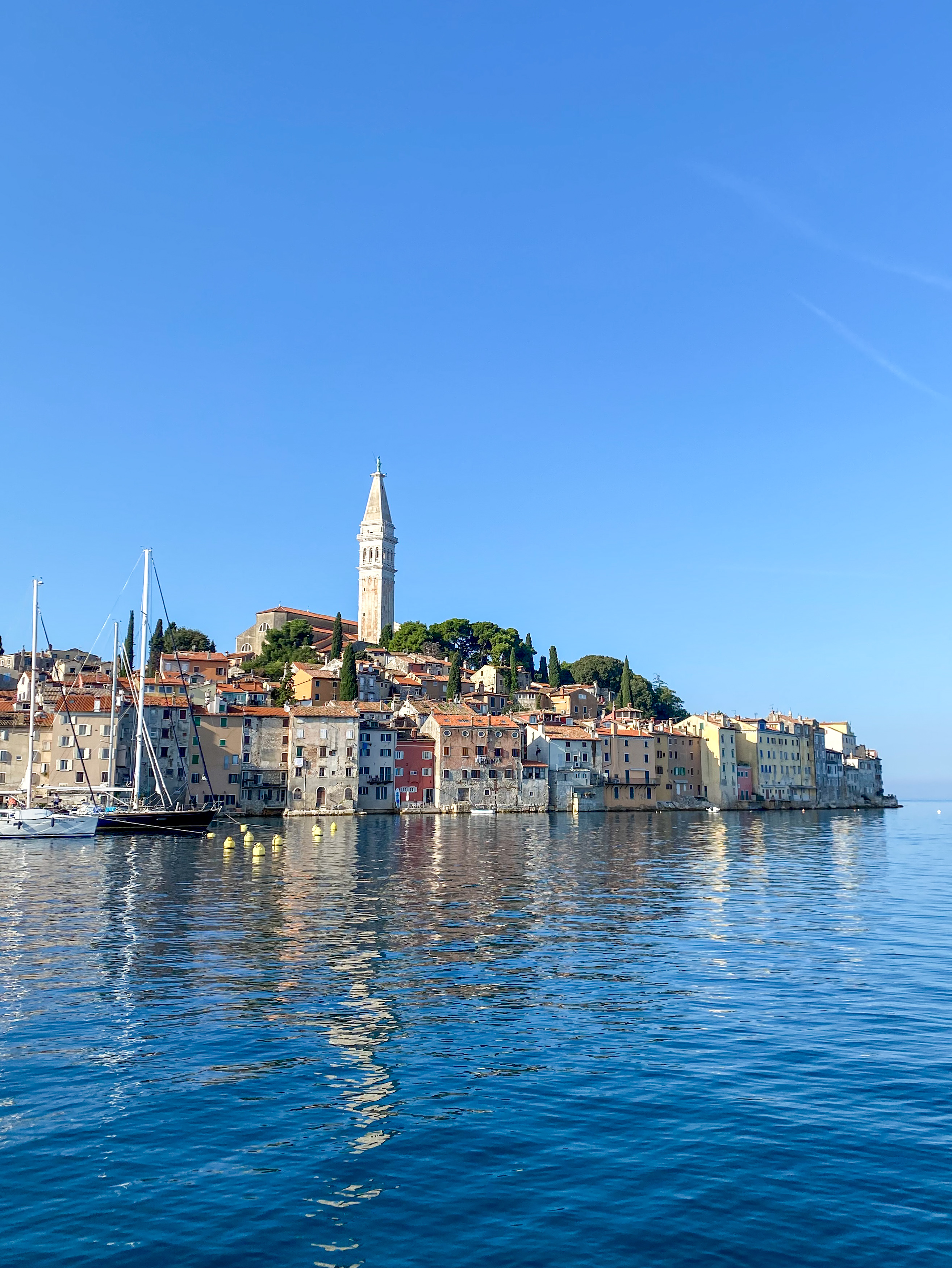 Crystal-clear waters, historic towns, exceptional cuisine, and the timeless beauty of the Adriatic.
Croatia isn't a destination to rush through.
It's a place to slow down, embrace the Mediterranean lifestyle, and discover the luxury of living in the moment.