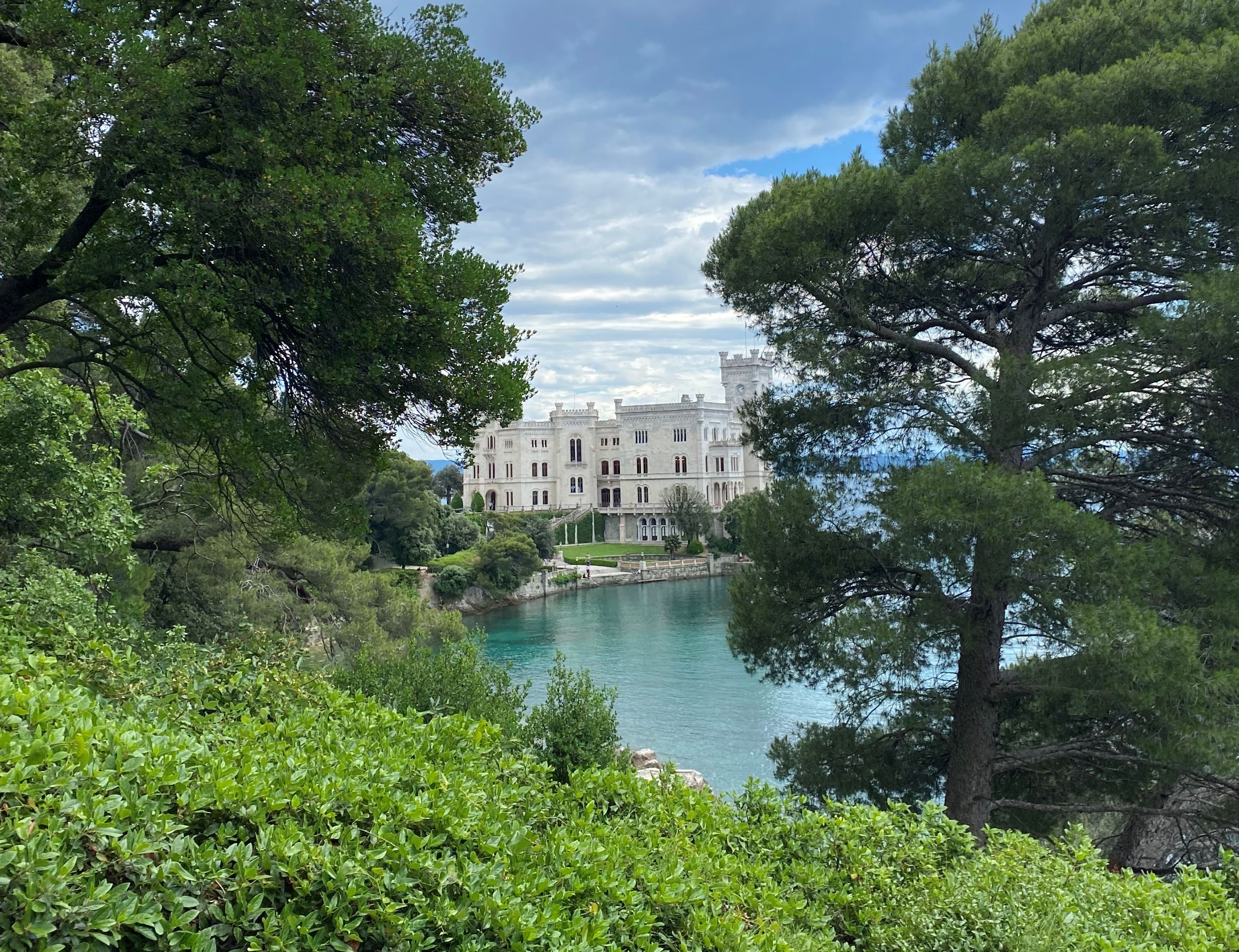 Italy is more than a country. It's a way of life.
Extraordinary food, timeless architecture, unforgettable landscapes, and a culture built around enjoying every moment.
Because the greatest Italian luxury isn't what you buy.
It's how you experience life.