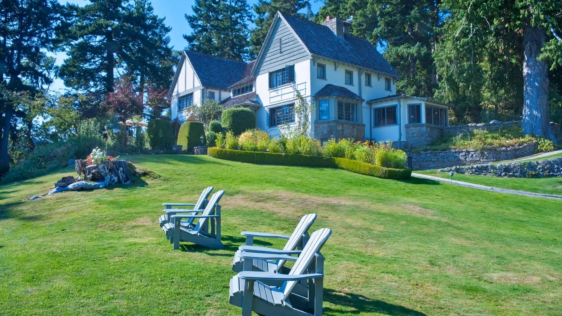 Professional lawn maintenance by In Season Landscaping in North Ridgeville, Ohio
