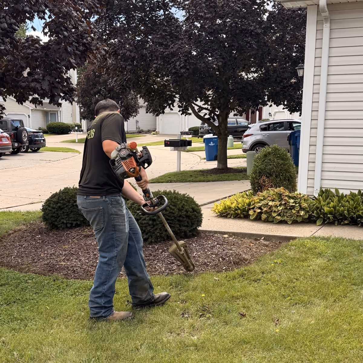 Professional grass cutting and lawn edging in Northeast Ohio
