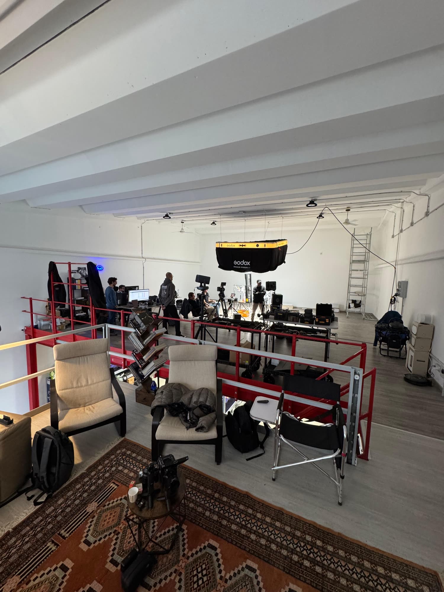 La sala vista dal soppalco