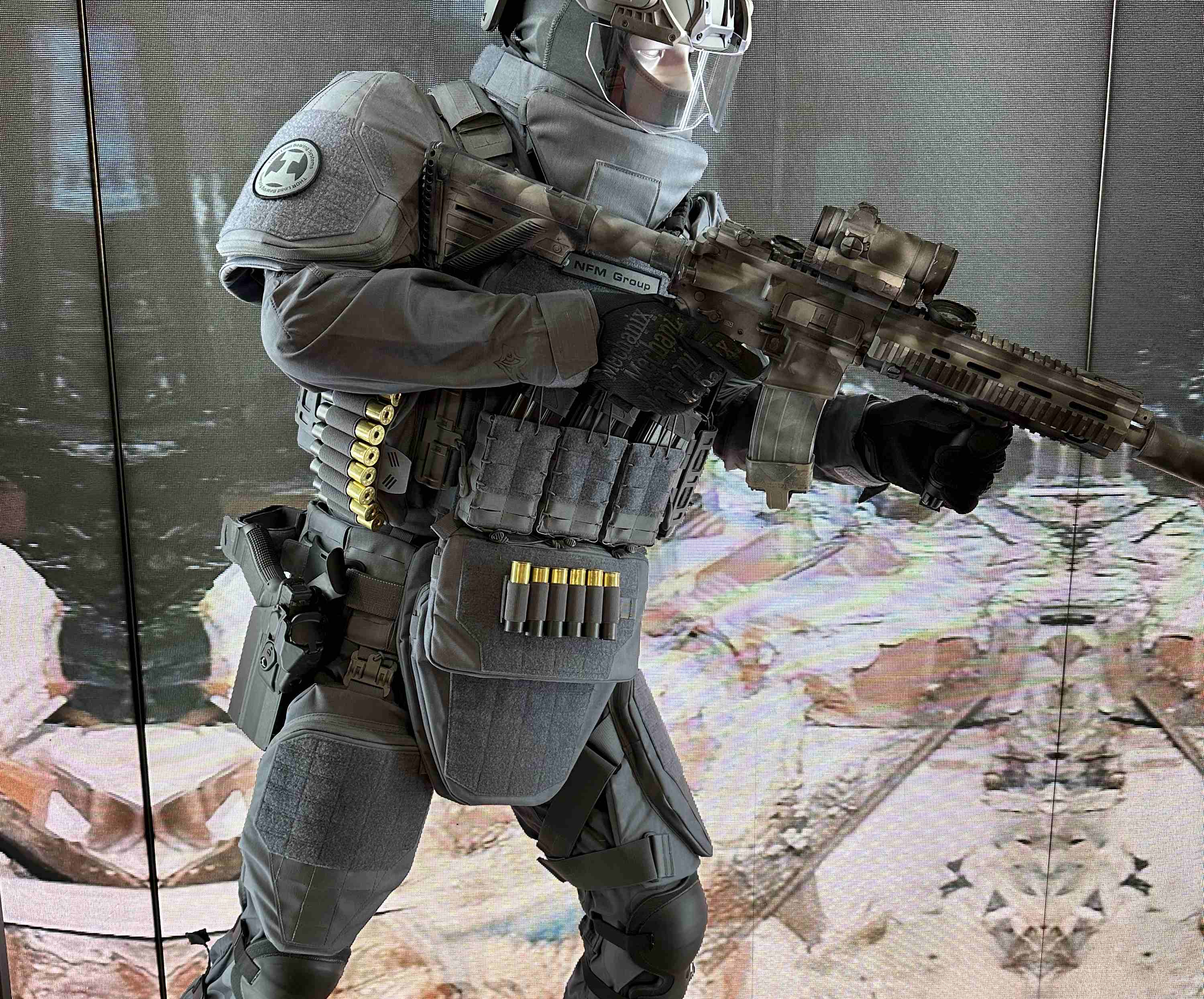Soldat mit dem First Entry Protection System von Hexonia und NFM.