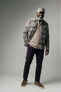 Na: on-model beeld van een model in overshirt