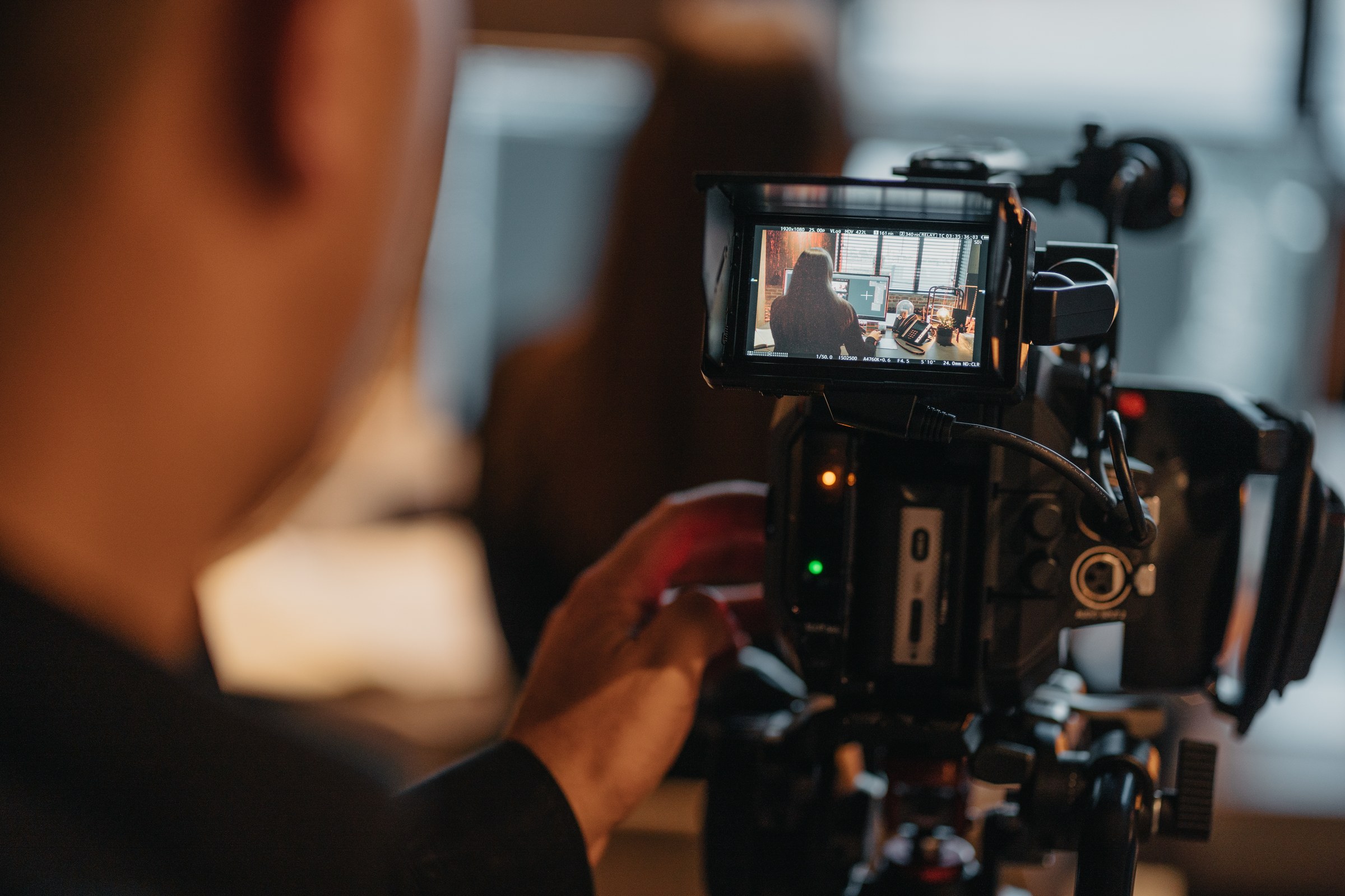 Waarom de meeste video's voor bedrijven niet werken — en het ligt zelden aan de camera
