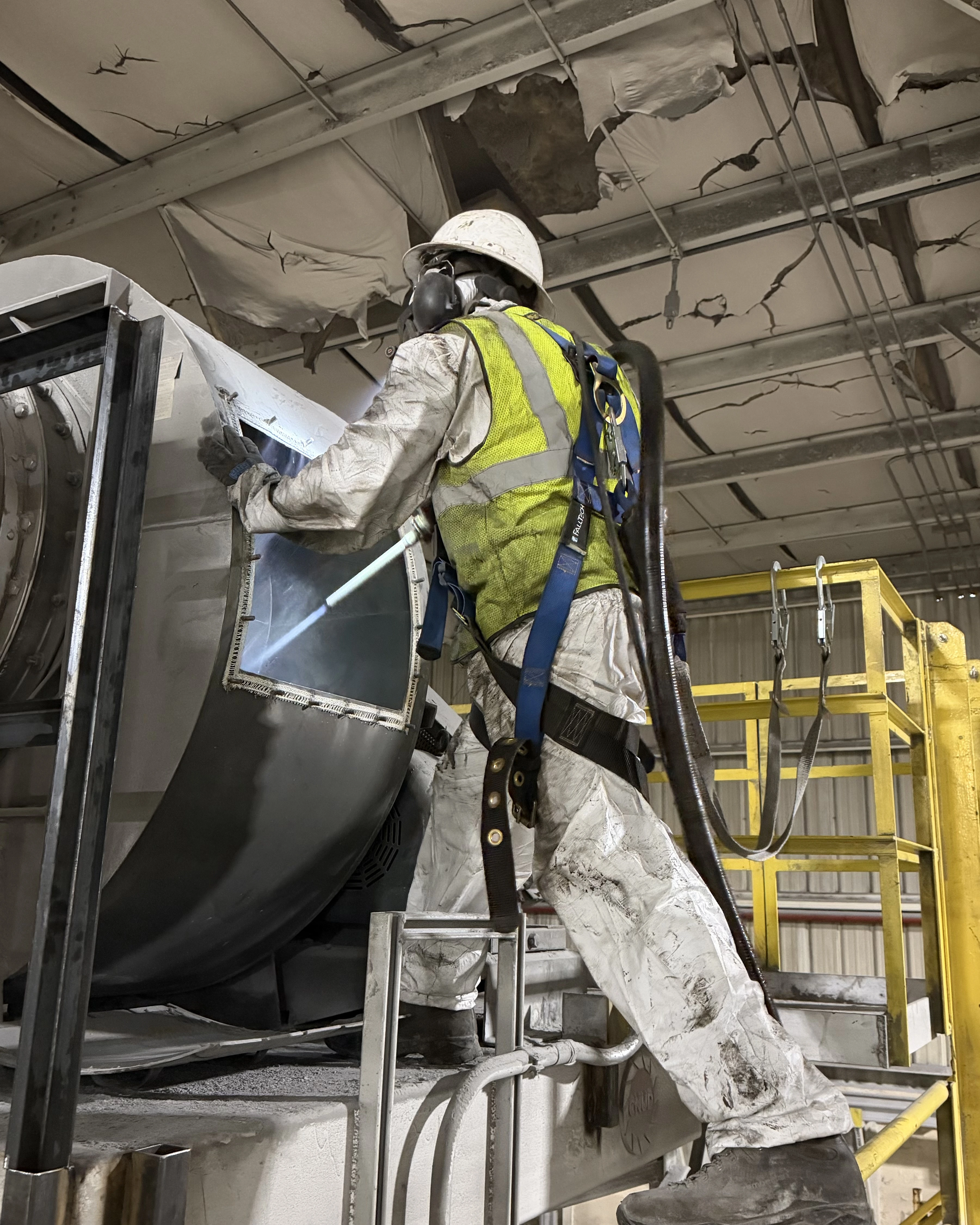 Dry ice blasting production equipment in a manufacturing plant