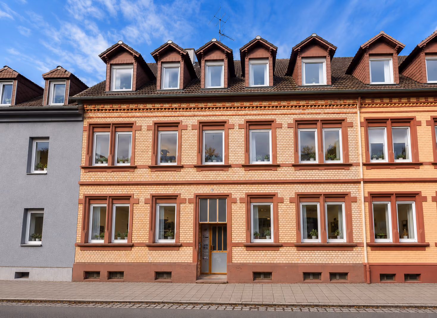 Zinshaus mit 8 Einheiten, im Stillen verkauft.