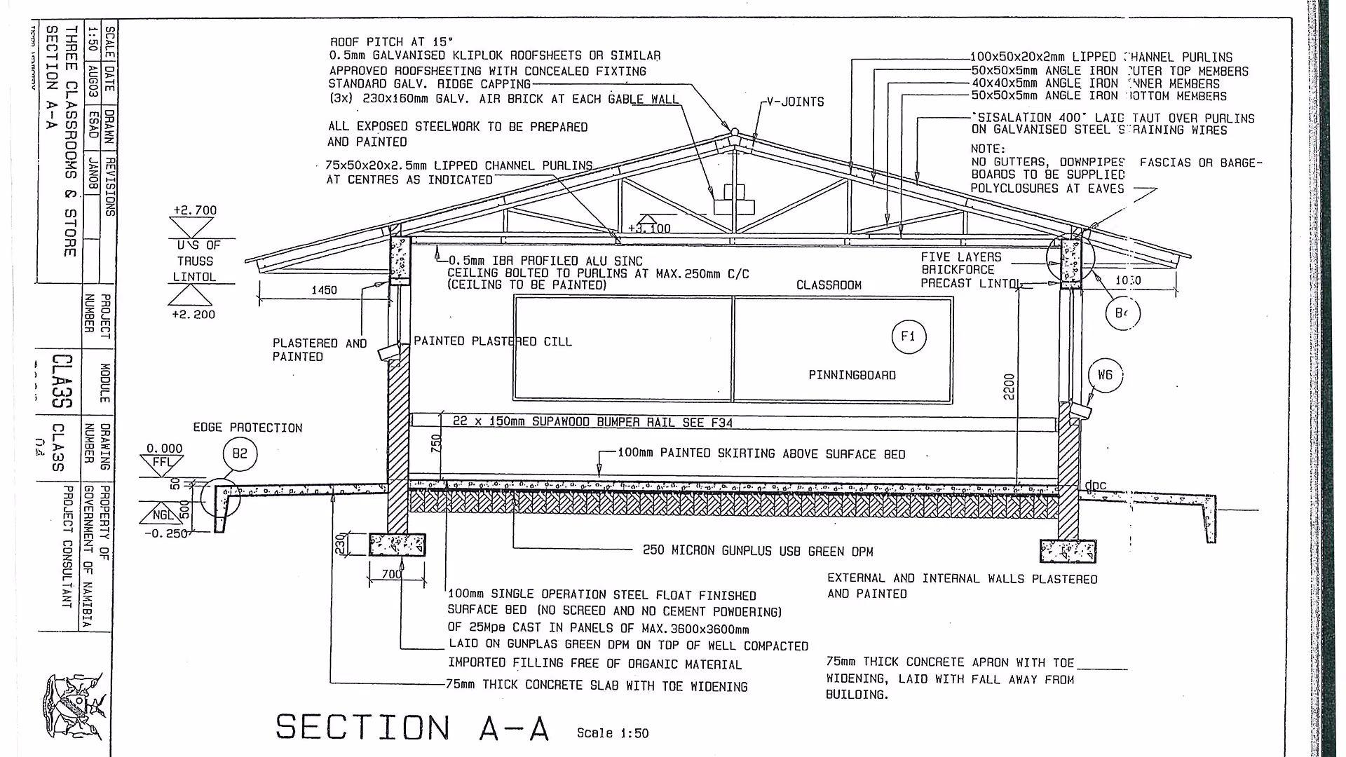 Architektur Querschnitt von Klassenzimmer und Lager mit technischen Details und Maßen.