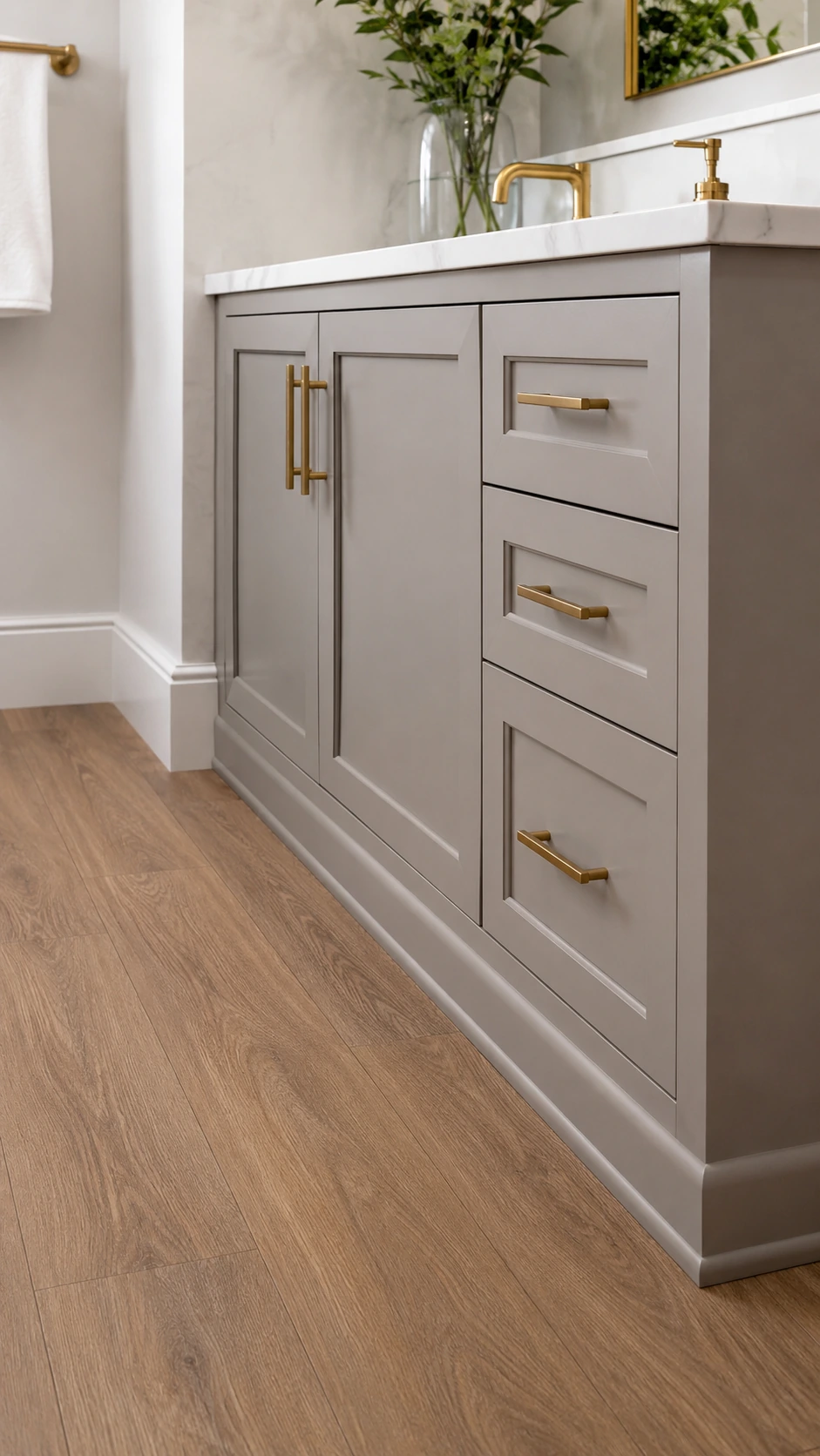 Quarter round moulding along the base of a bathroom vanity