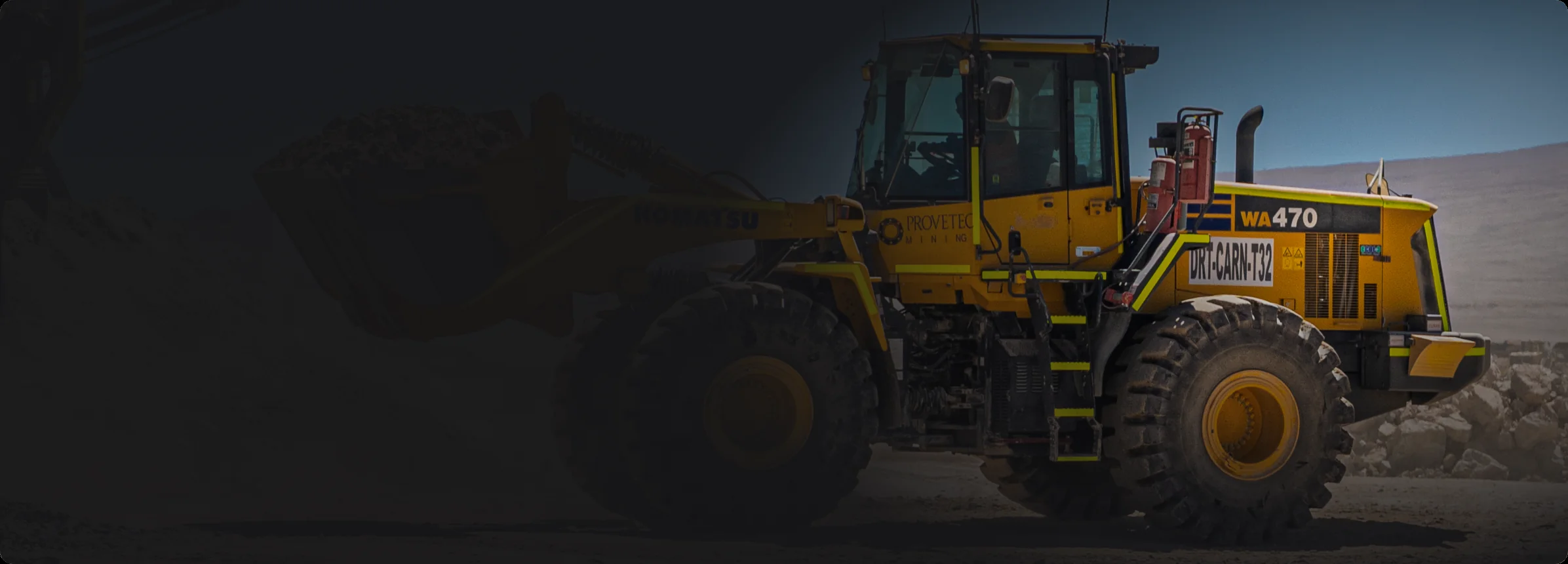 Cargador frontal Komatsu operando en una faena minera del norte de Chile
