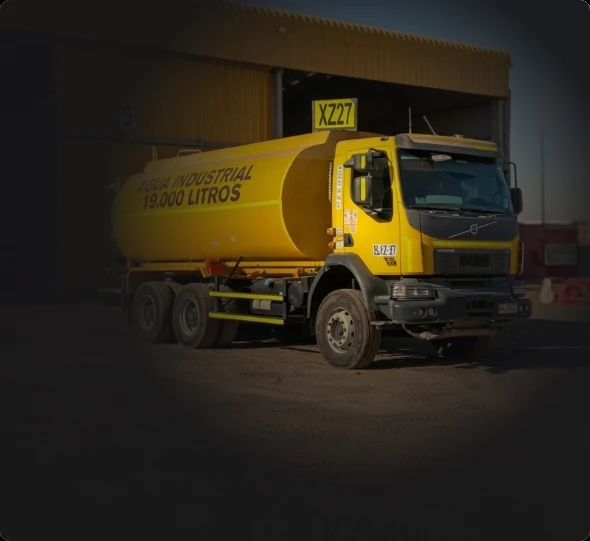 Camion aljibe Provetec en faena