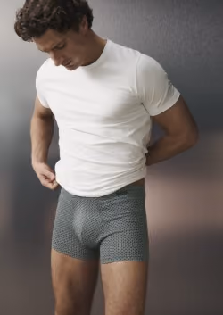 Ammann Fall Winter Kollektion, weißes Herrenshirt und graue Boxershort