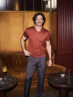 Mey Fall Winter Kollektion, rotes Herrenshirt und lange Schlafanzughose