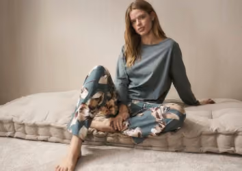 Ammann Fall Winter Kollektion, Damen Schlafanzug in türkis mit gemusterter, langer Hose