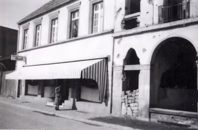 Ladenfront, historisches schwarz-weiß Bild