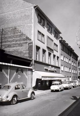 Ladenfront, historisches schwarz-weiß Bild