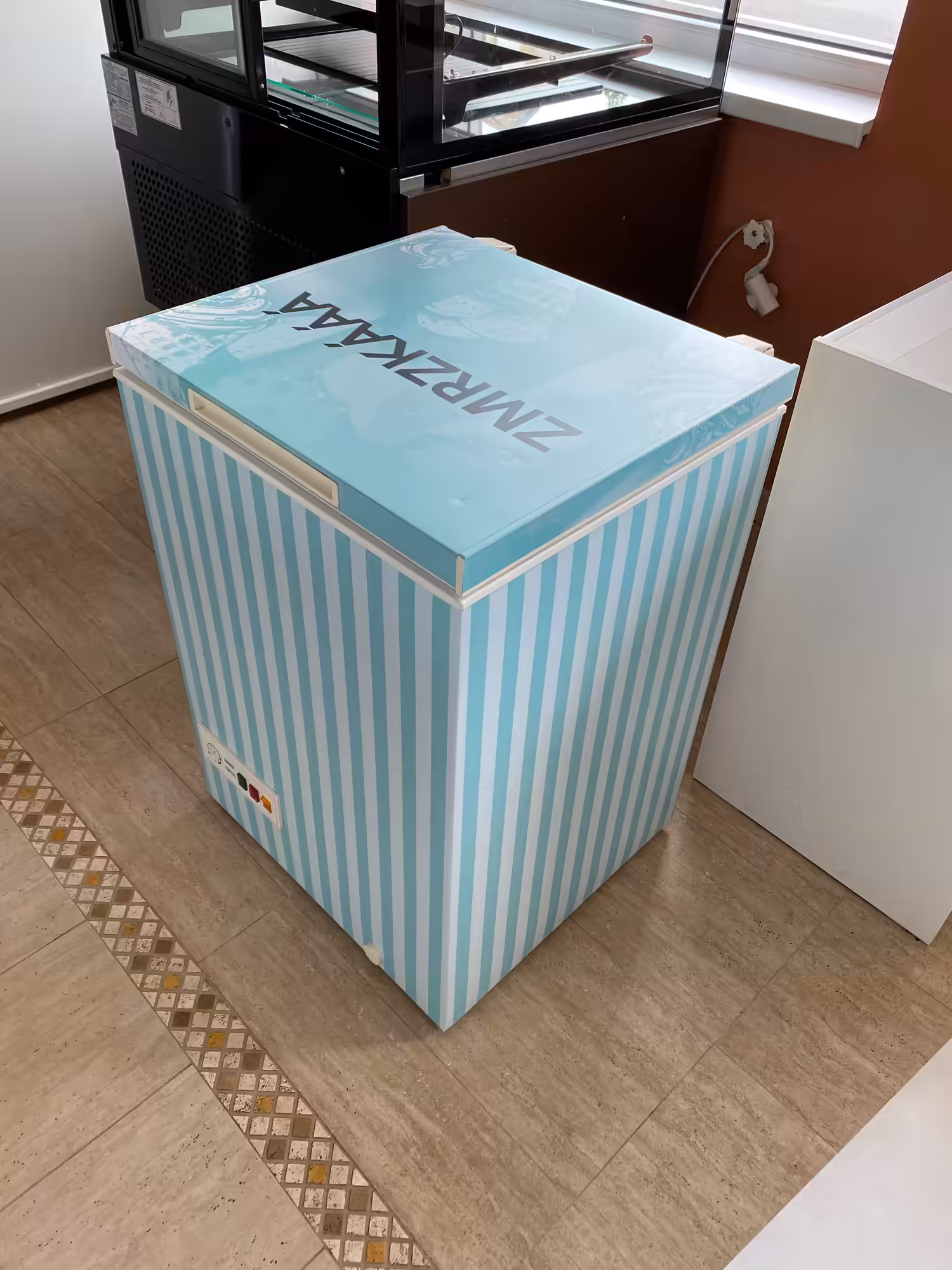Zmrzkááá – Instalace
