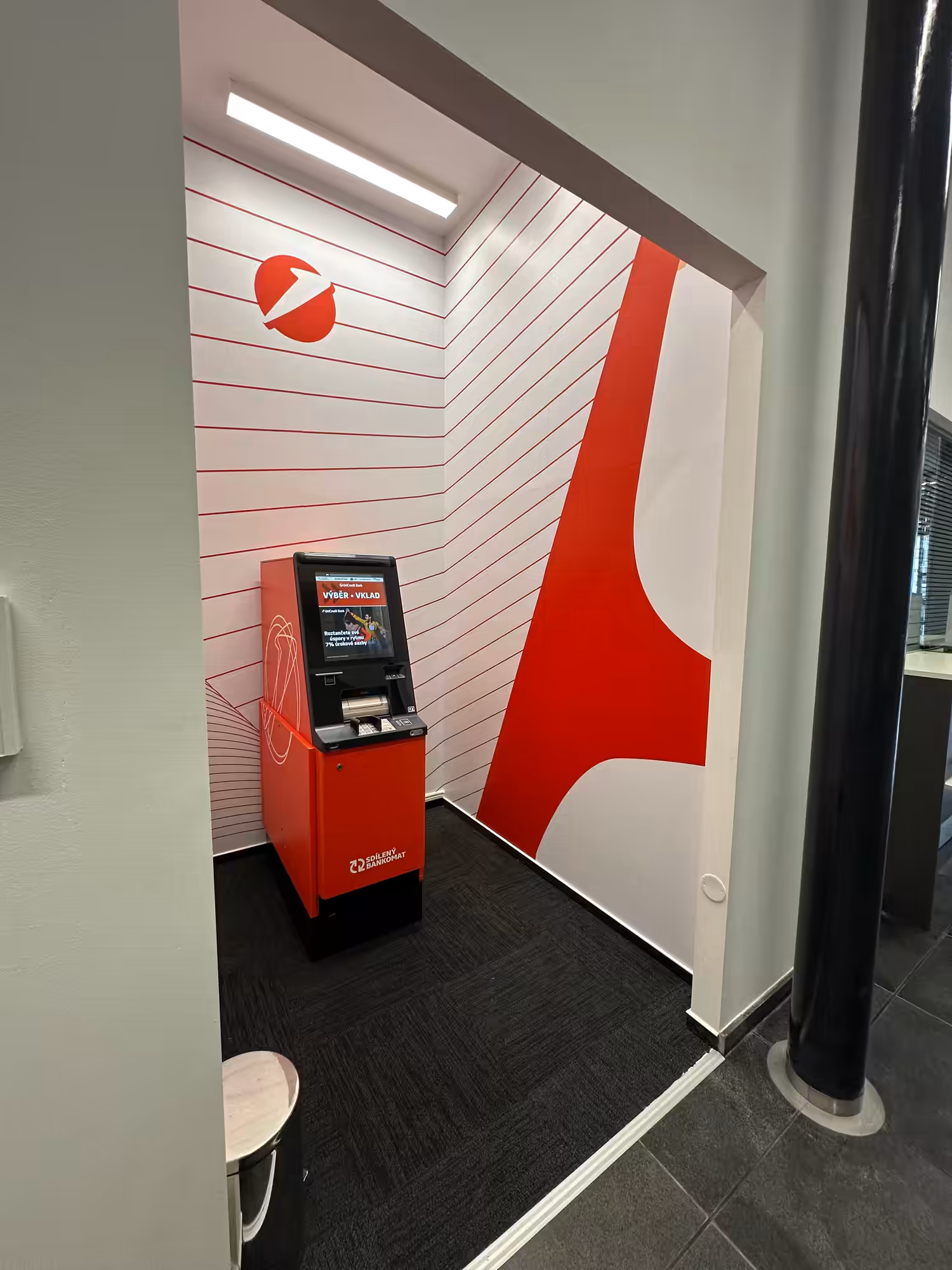 UniCredit Bank – Interiéry