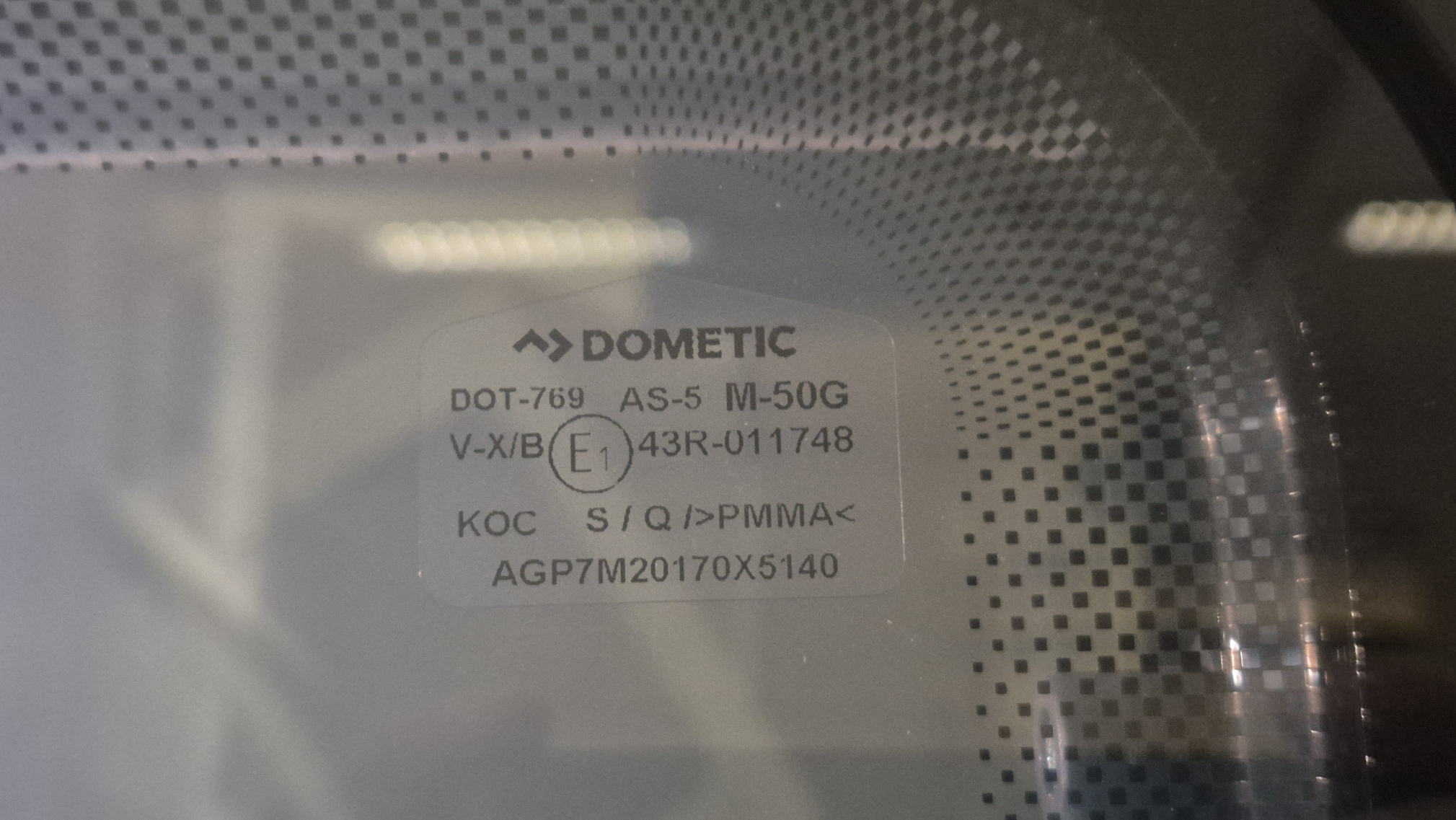 Dometic lakóautóablak típusjelölése az ablaktípus azonosításához