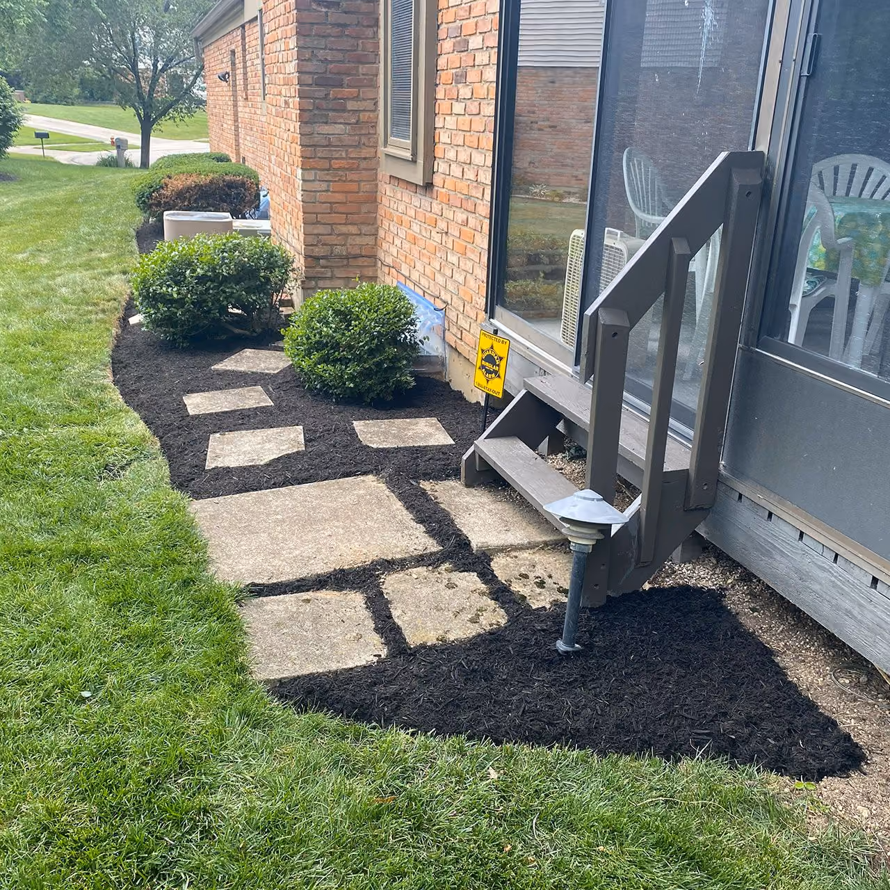Professional fresh mulch installation near me by PerfaCut Lawn and Landscape in Greater Cincinnati, Ohio
